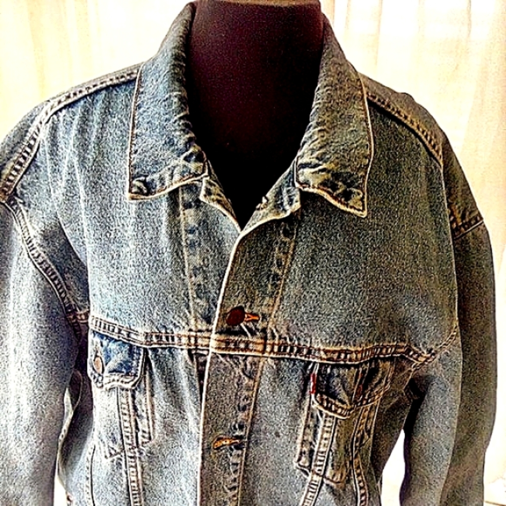 1 - - Levi's relaxed fit Truckers jacket in size 3xl